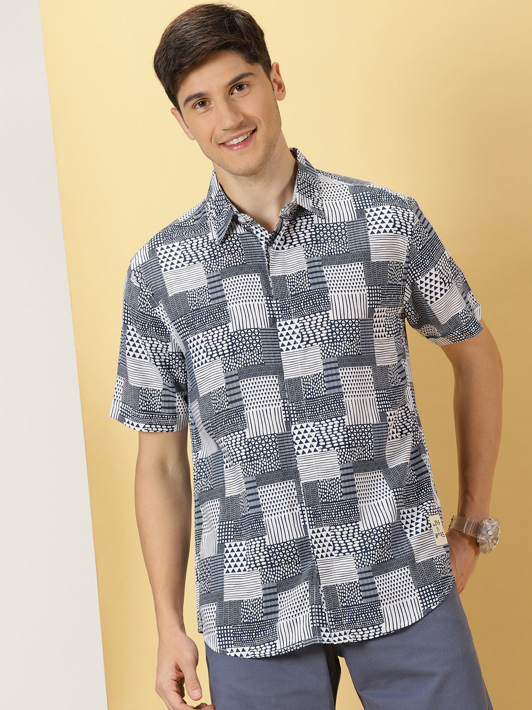Thomas Scott Men Navy Blue Short Sleeves Regular Sleeves Spread Collar Geometric Printed Cotton Rayon Casual Shirt