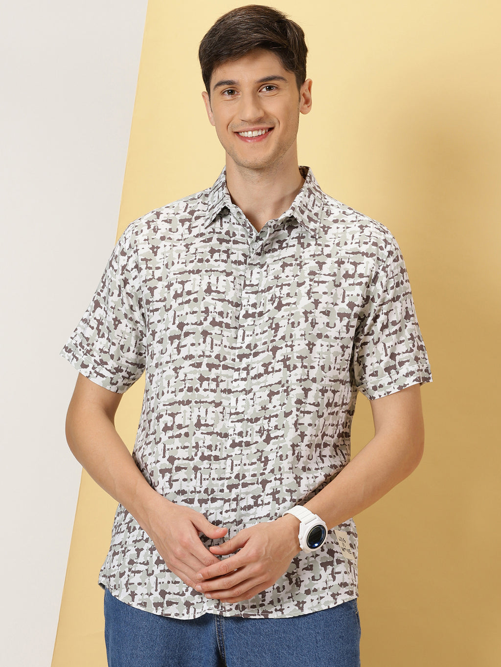 Thomas Scott Men Cream Short Sleeves Regular Sleeves Spread Collar Geometric Printed Cotton Rayon Casual Shirt
