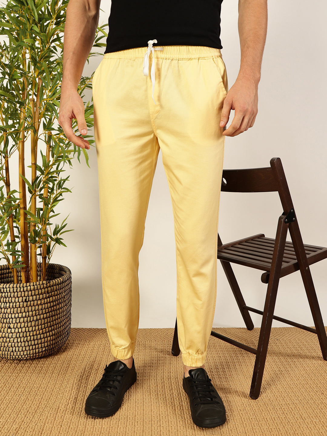 Thomas Scott Men Lemon Regular Fit Mid-Rise 3 Pockets Solid Cotton Woven Joggers