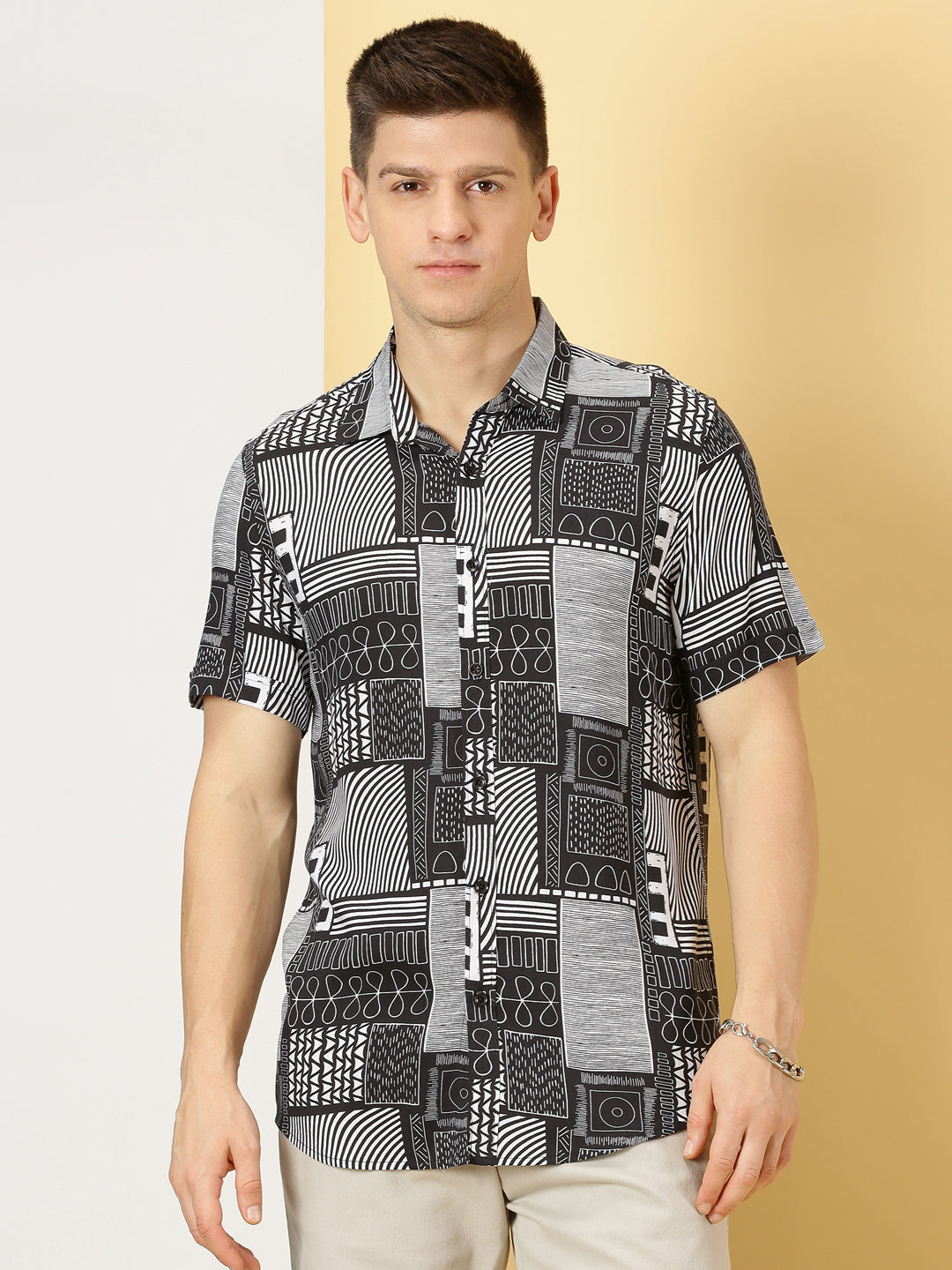 Thomas Scott Men Black Regular Fit Short Sleeves Spread Collar Abstract Printed Casual Shirt