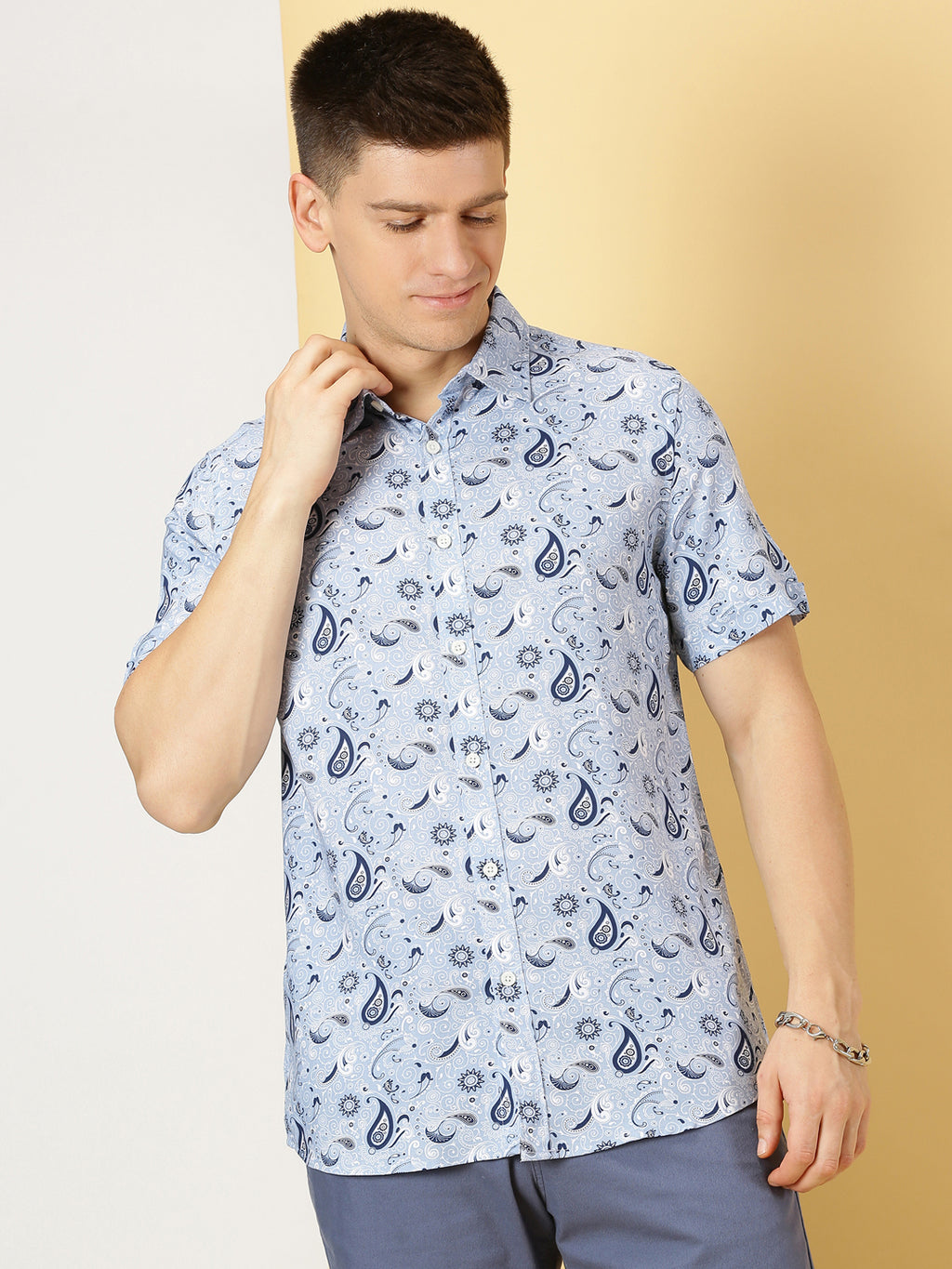 Thomas Scott Men Blue Regular Fit Short Sleeves Spread Collar Abstract Printed Casual Shirt