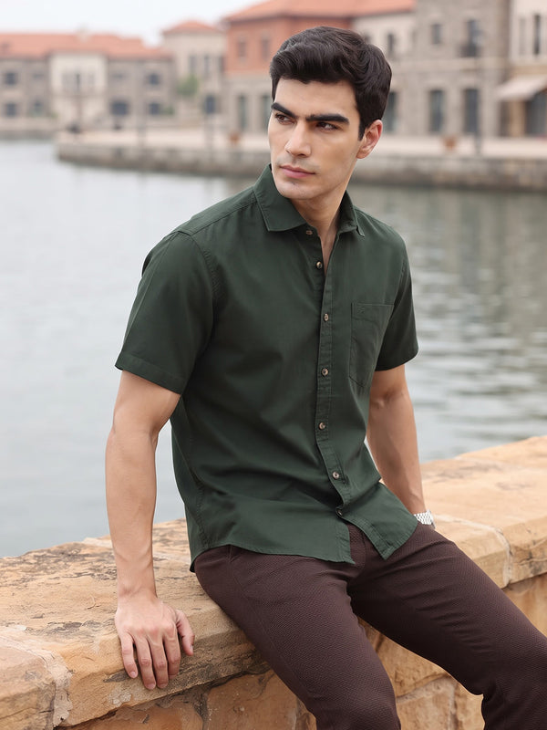 Bottle Green Regular Fit Short Sleeve Spread Collar Solid Oxford Cotton Casual Shirt For Men