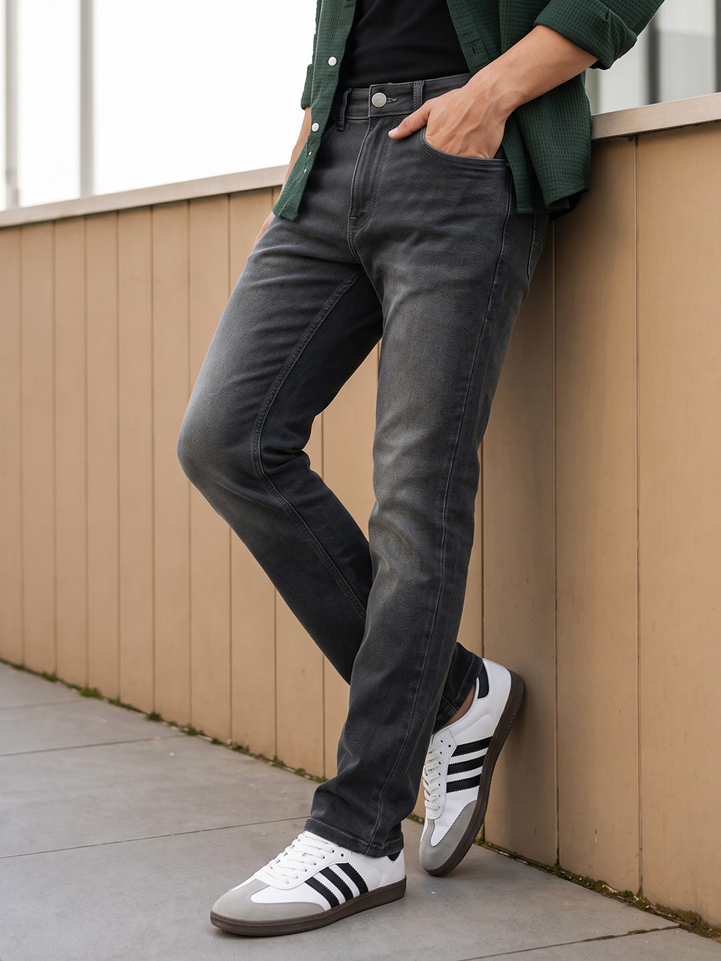 Black Smart Straight Fit Mid-Rise Clean Look Stretchable Jeans For Men