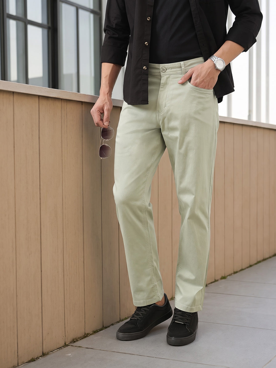 Mint Smart Easy Wash Regular Fit Mid-Rise Solid Woven Chinos Trouser For Men