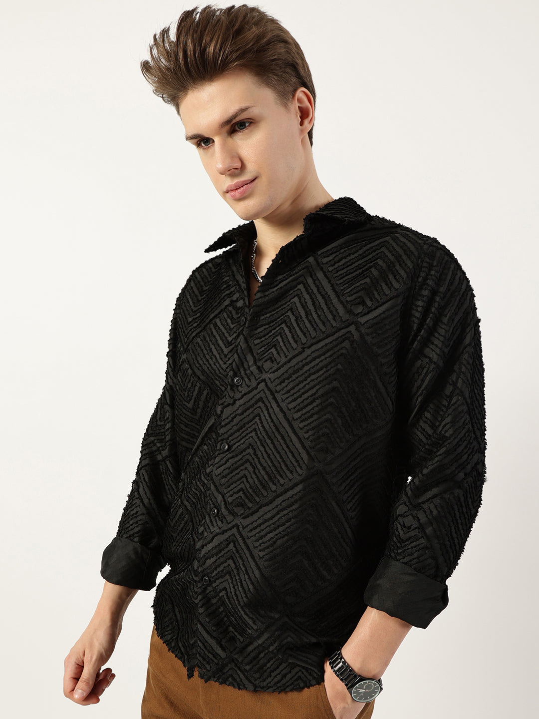 Thomas Scott Men Black Premium Spread Collar Textured Solid Slim Fit Casual Shirt