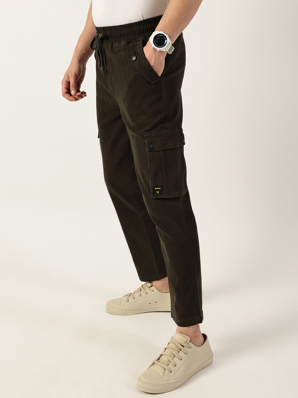 Thomas Scott Men Bottle Green Relaxed Loose Fit Easy Wash Cargos Trousers