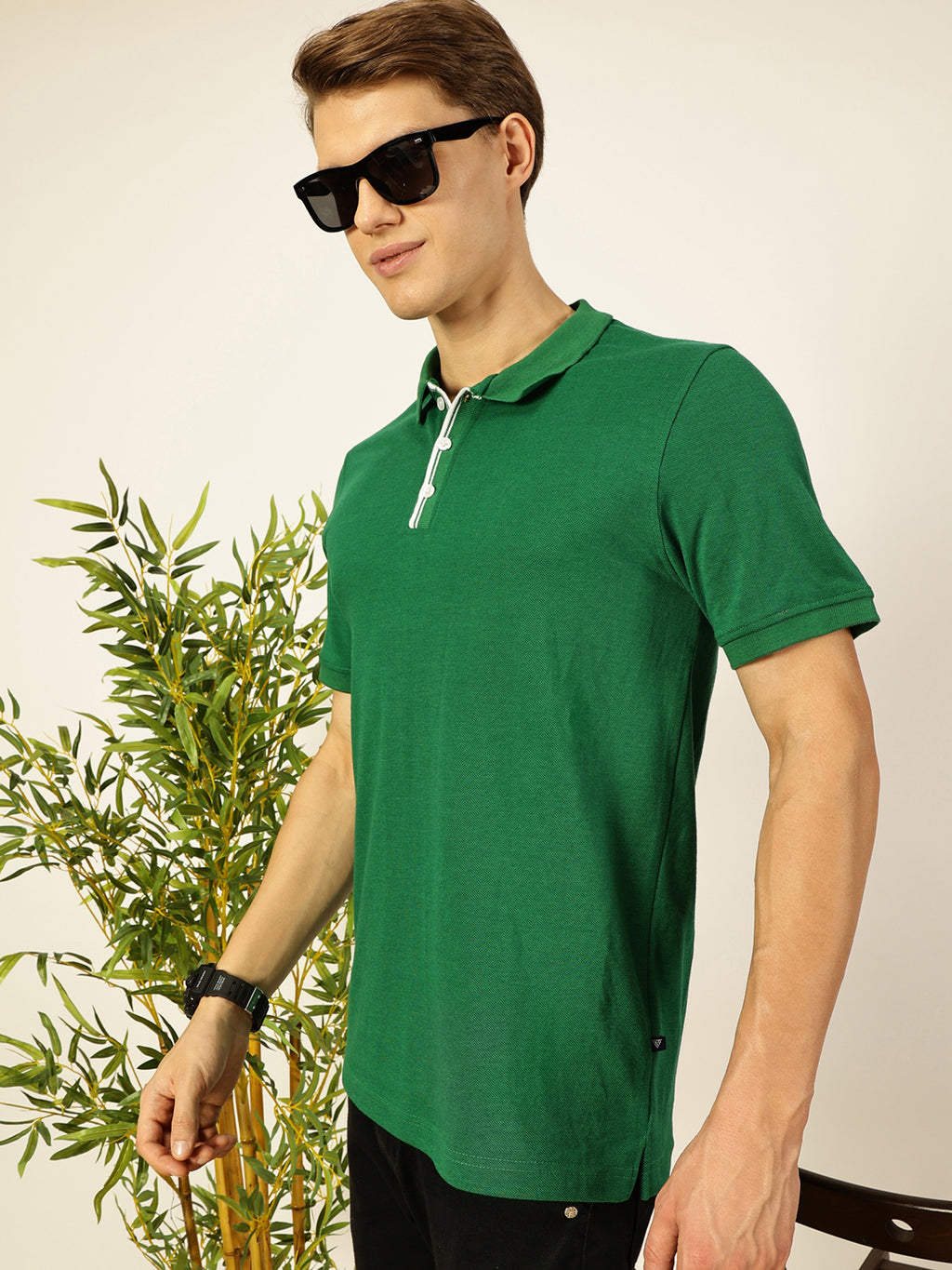 Thomas Scott Men Green Regular Fit Short Sleeves Solid Polo Collar Knit Tshirt