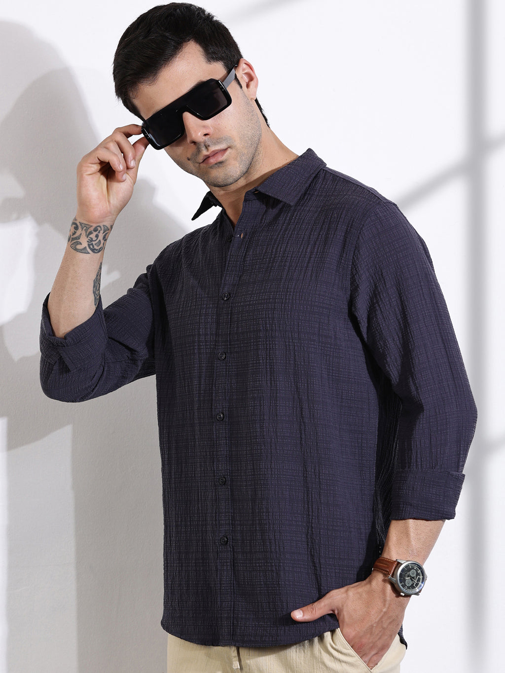 Thomas Scott Men DarkGrey Slim Fit Solid Seersucker Casual Shirt