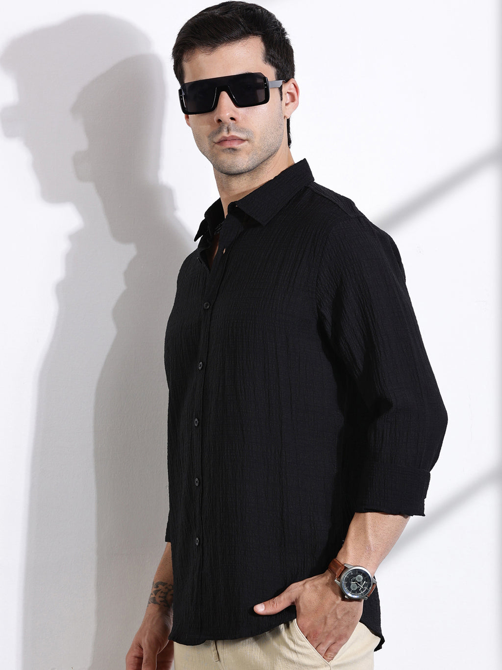 Thomas Scott Men Black Slim Fit Solid Seersucker Casual Shirt