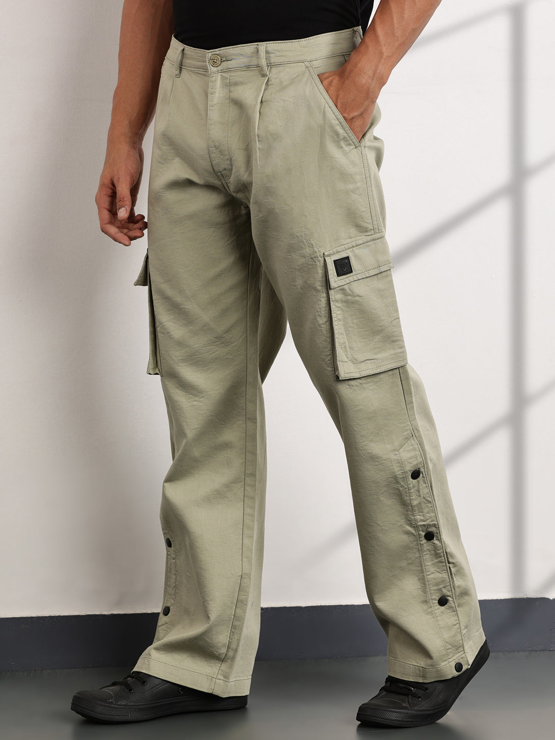 Thomas Scott Men Mint Mid-Rise Relaxed Fit Woven Cargo Trousers