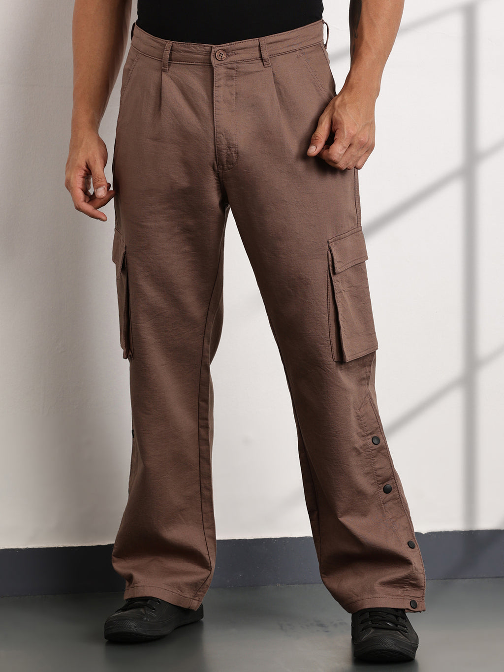 Thomas Scott Men LightBrown Mid-Rise Relaxed Fit Woven Cargo Trousers