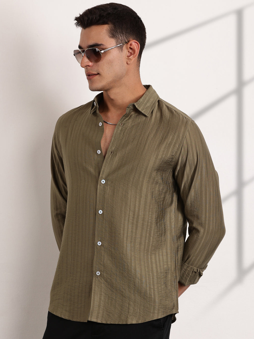 Thomas Scott Men Green Slim Fit Long Sleeves Vertical Stripes Casual Shirt
