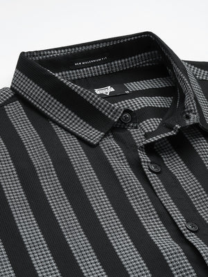 Black Plus Size Regular Fit Short Sleeves Waffle Printed Woven Casual Shirt For Men