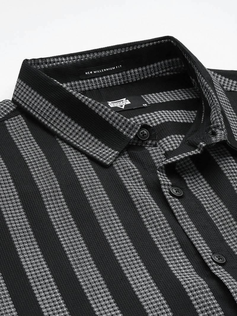 Thomas Scott Men Black Plus Size Regular Fit Short Sleeves Waffle Printed Woven Casual Shirt