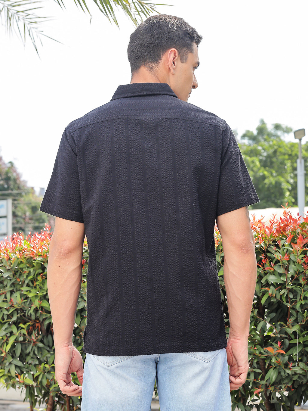 Thomas Scott Men Black Slim Fit Short Sleeves Self Design Seersucker Shirt