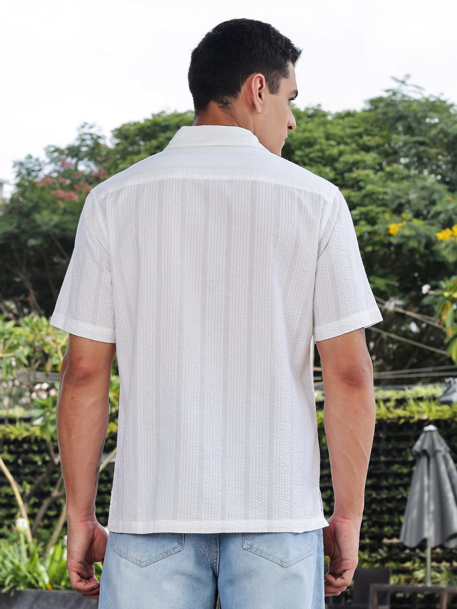 Thomas Scott Men White Slim Fit Short Sleeves Self Design Seersucker Shirt