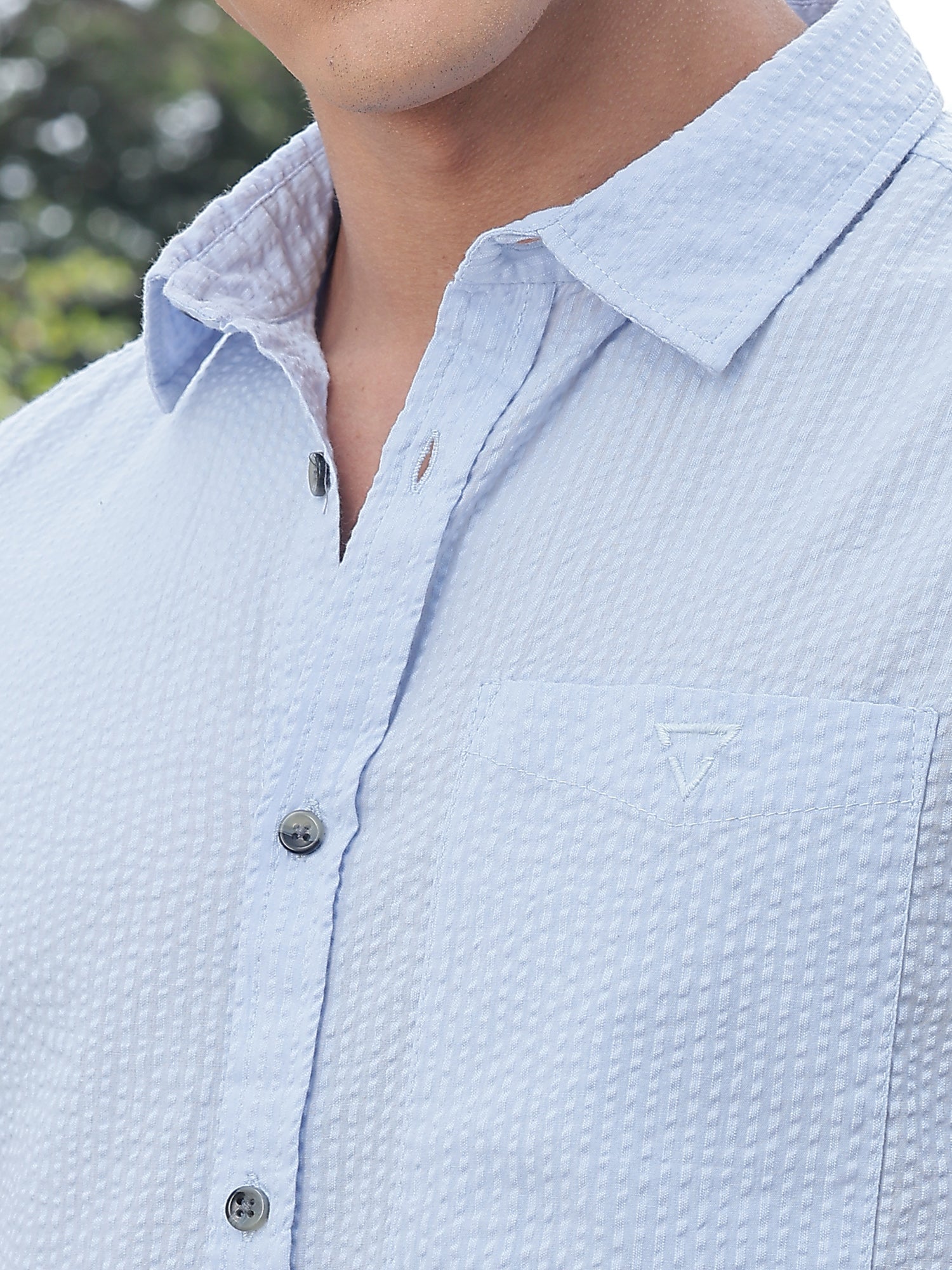 Thomas Scott Men Sky Blue Slim Fit Short Sleeves Spread Collar Seer Sucker Casual Shirt
