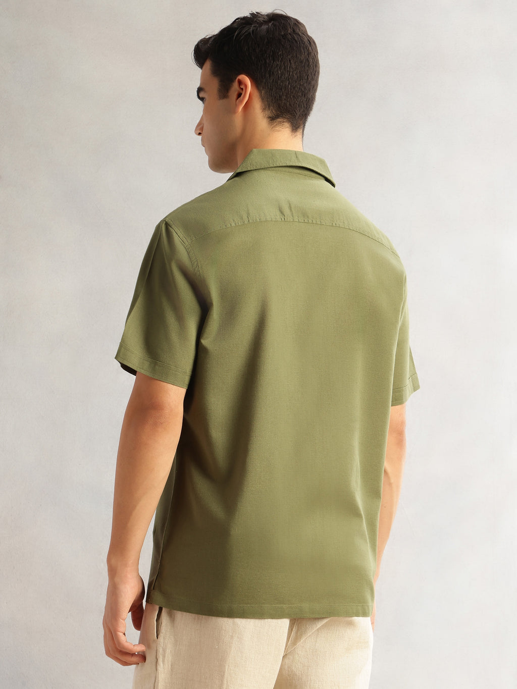 Thomas Scott Men Green Oversized Fit Short Sleeves Cuban Collar Solid Cotton Linen Casual Shirt