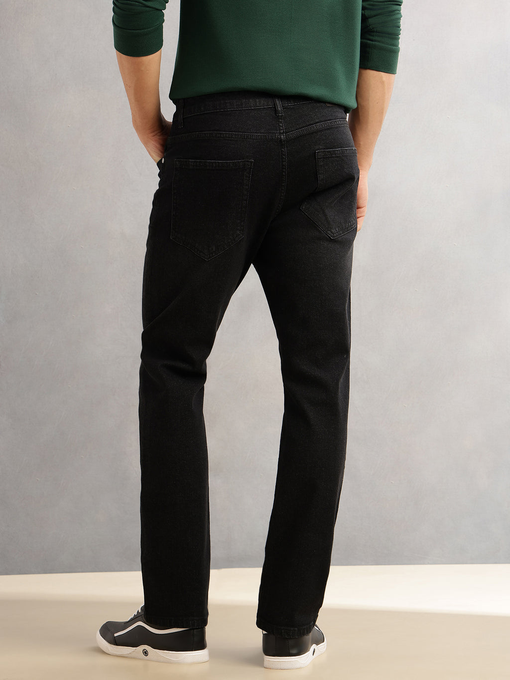 Thomas Scott Men Black Straight Fit Mid-Rise 5 Pockets No Fade Stretchable Jeans