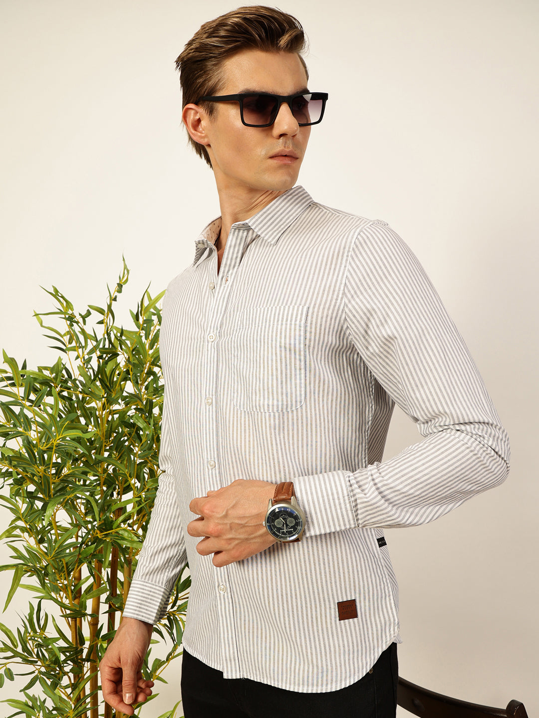 Thomas Scott Men White Slim Fit Long Sleeves Spread Collar Pinstripes Cotton Casual Shirt