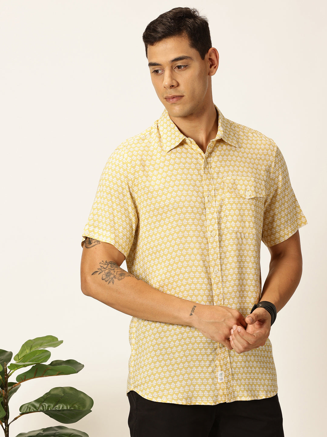 Thomas Scott Men Mustard Regular Fit Short Sleeves Spread Collar Floral Printed Casual Shirt