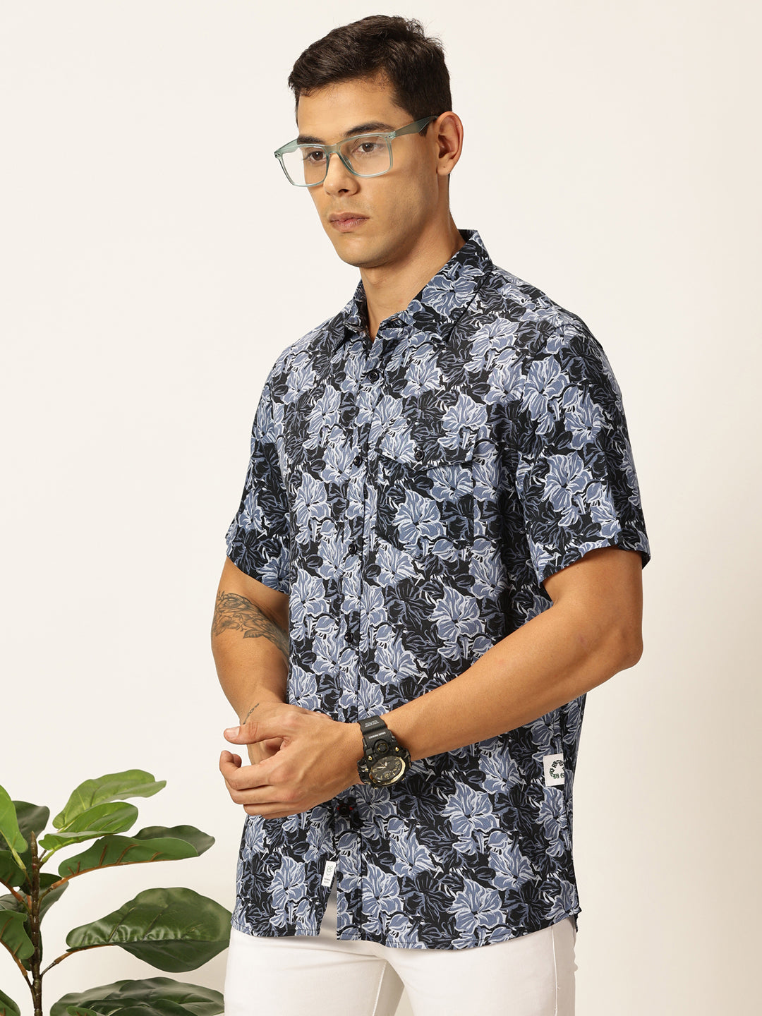Thomas Scott Men Navy Blue Regular Fit Short Sleeves Spread Collar Floral Printed Casual Shirt