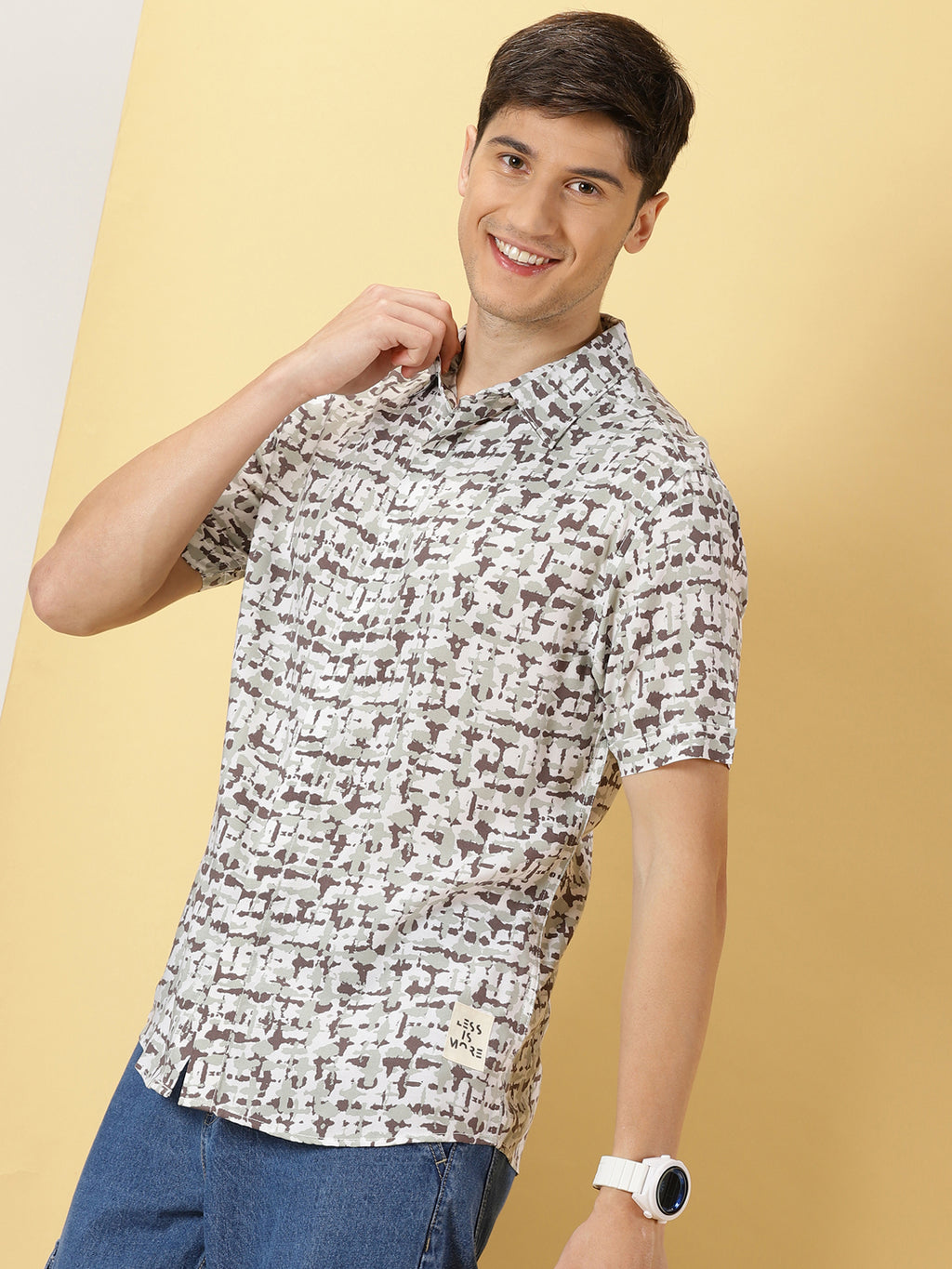 Thomas Scott Men Cream Short Sleeves Regular Sleeves Spread Collar Geometric Printed Cotton Rayon Casual Shirt