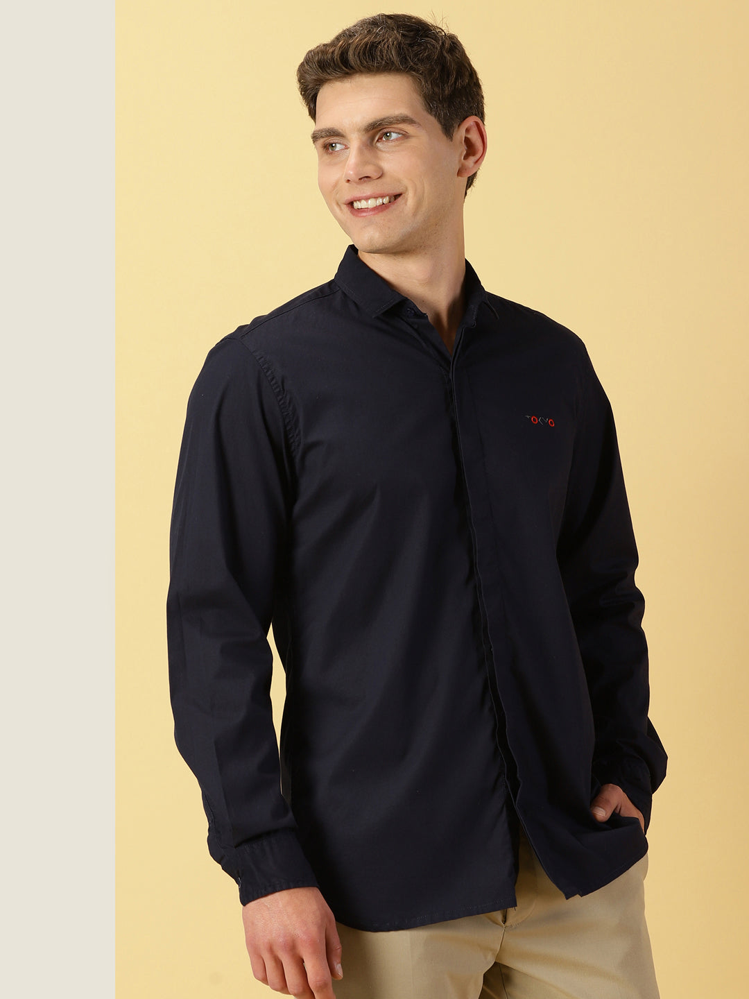Thomas Scott Men Navy Slim Fit Long Sleeves Spread Collar Solid Casual Shirt