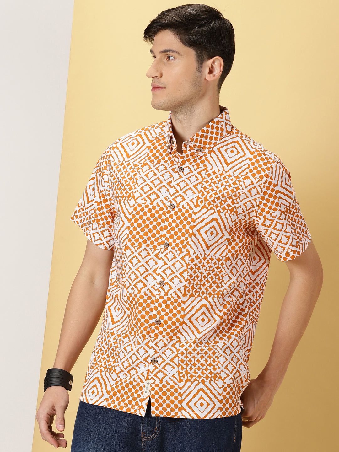 Thomas Scott Men Orange Slim Fit Short Sleeves Button-Down Collar Geometric Printed 100% Cotton Casual Shirt