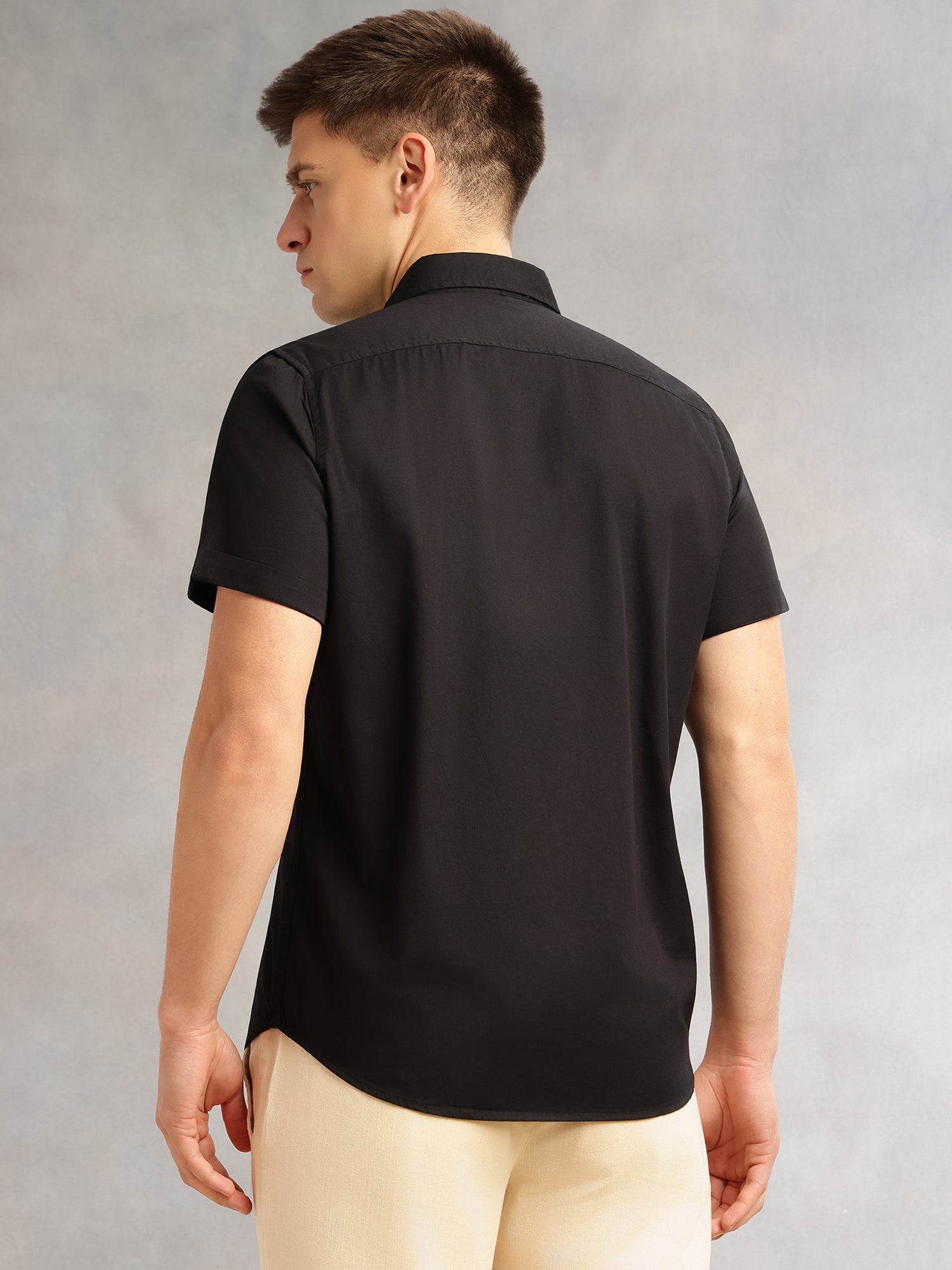 Thomas Scott Men Black Slim Fit Short Sleeves Spread Collar Solid Casual Shirt