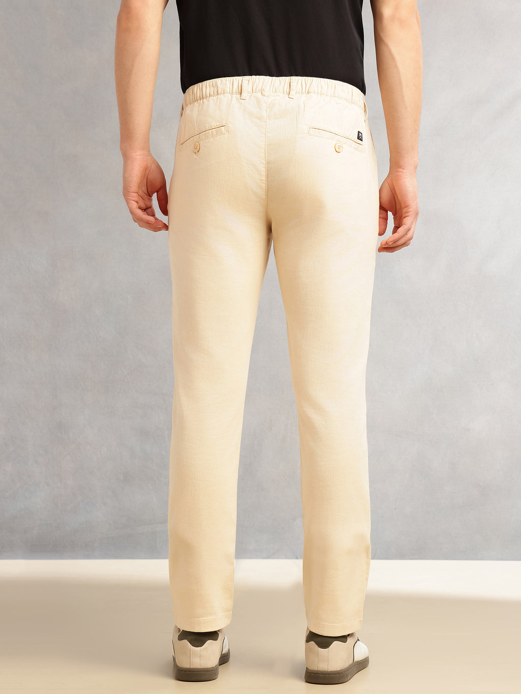Thomas Scott Men Cream Straight Fit Mid-Rise Solid 4 Pockets Woven Chinos Trouser