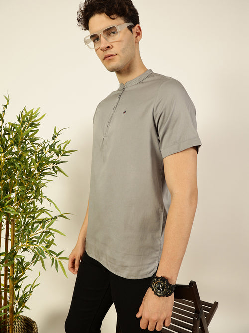 Thomas Scott Men Light Grey Regular Fit Short Sleeves Mandarin Collar Solid 100% Cotton Woven T-Shirt