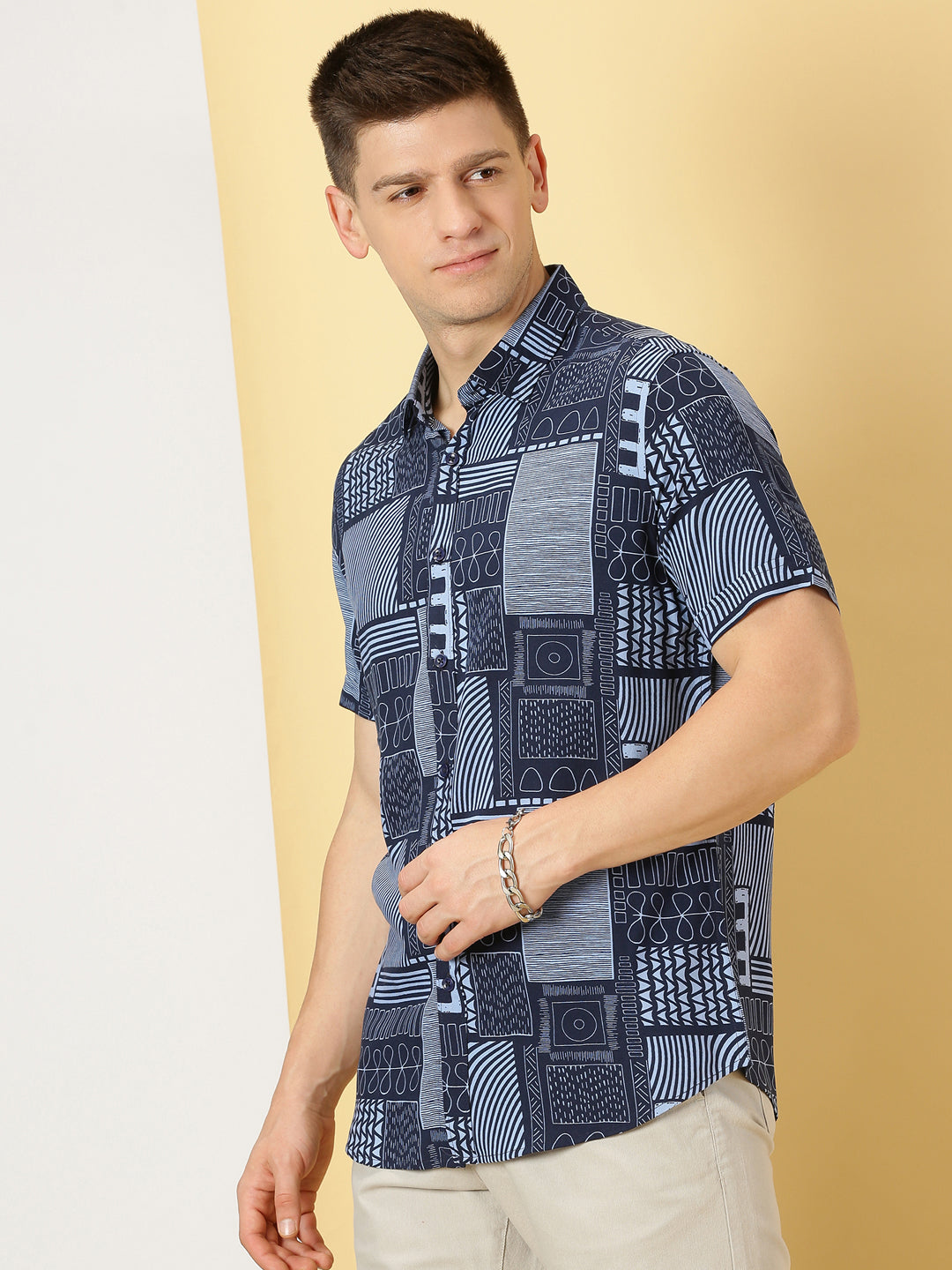 Thomas Scott Men Navy Blue Regular Fit Short Sleeves Spread Collar Abstract Printed Casual Shirt