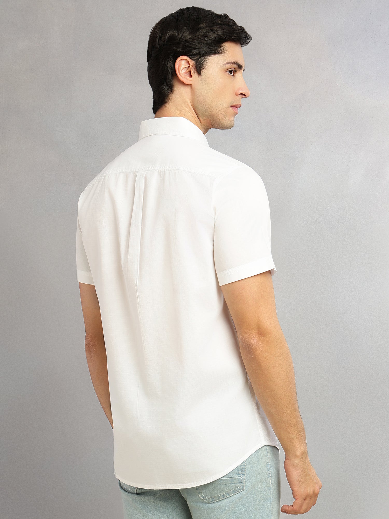 Thomas Scott Men White Cricket Club Collection Slim Fit Short Sleeve Spread Collar 2 Flap Pockets Solid Design Cotton Twill Casual Shirt