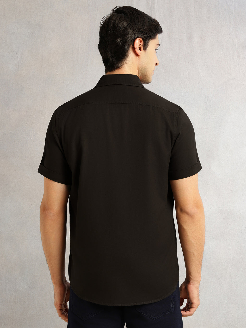 Thomas Scott Men Dark Grey Slim Fit Short Sleeves Spread Collar Solid Casual Shirt
