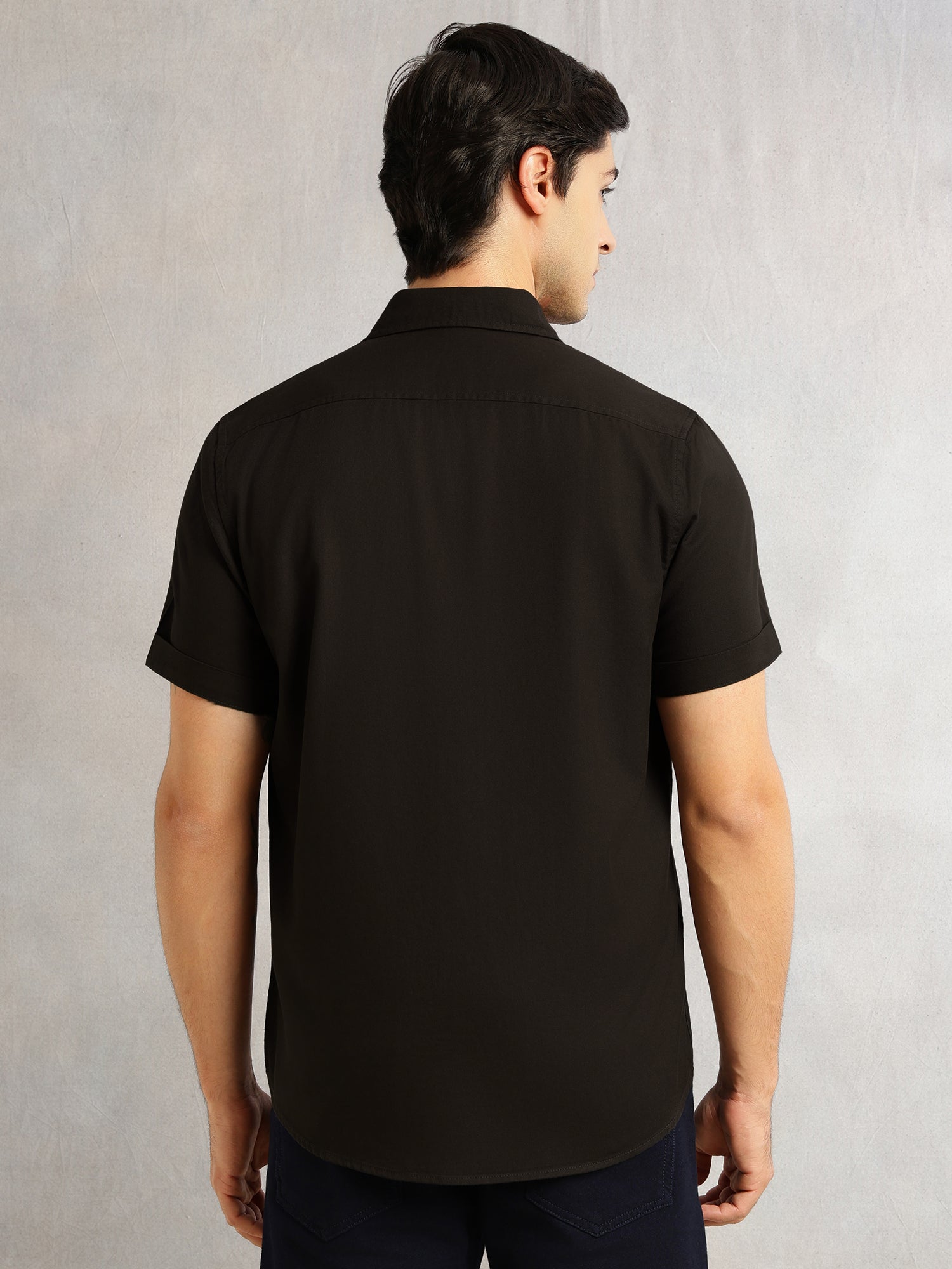 Thomas Scott Men Dark Grey Slim Fit Short Sleeves Spread Collar Solid Casual Shirt