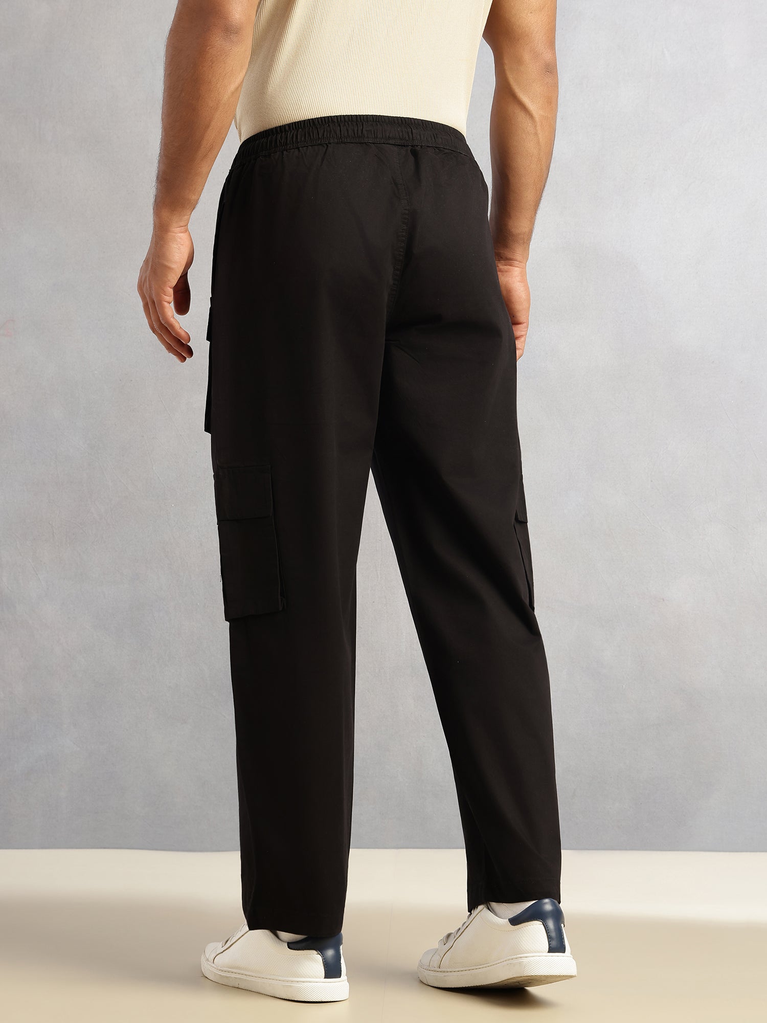Black Relaxed Loose Fit 100% Cotton Solid Drawstring Closure Woven Cargo Trouser For Men