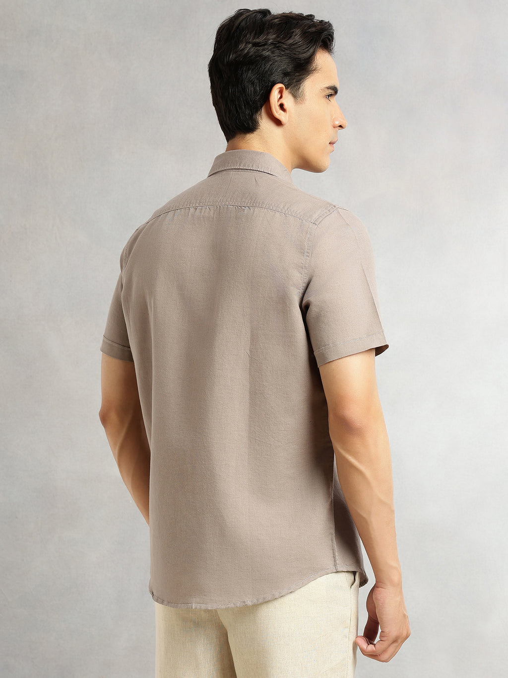 Thomas Scott Men Grey Premium Short Sleeves Slim Fit Spread Collar 2 Flap Pockets Solid Cotton Linen Casual Shirt