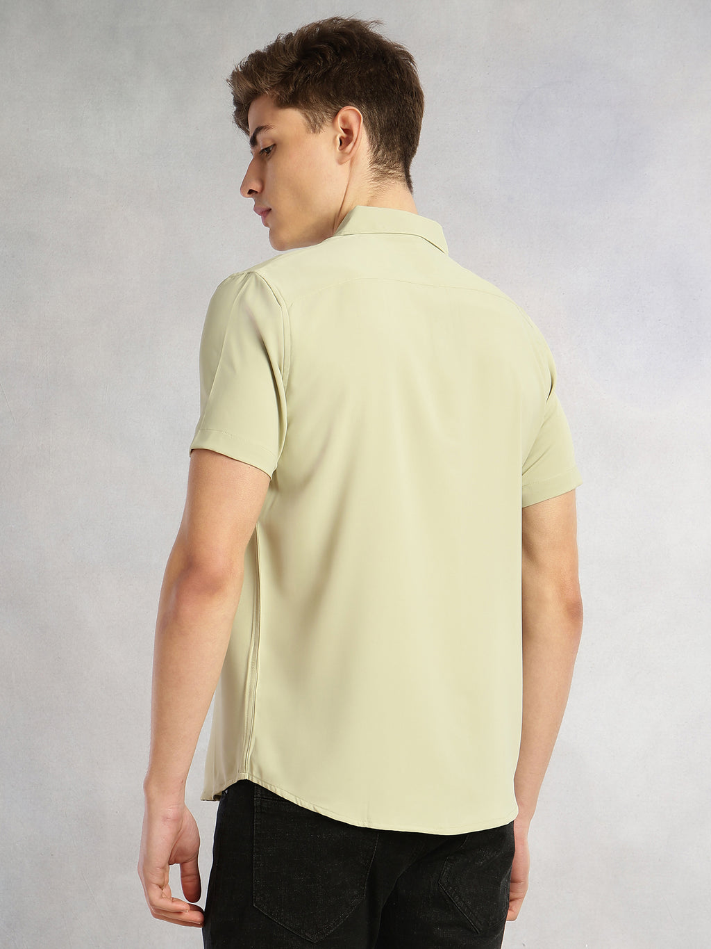 Thomas Scott Men Green Regular Fit Short Sleeves Spread Collar Solid Polyester Casual Shirt