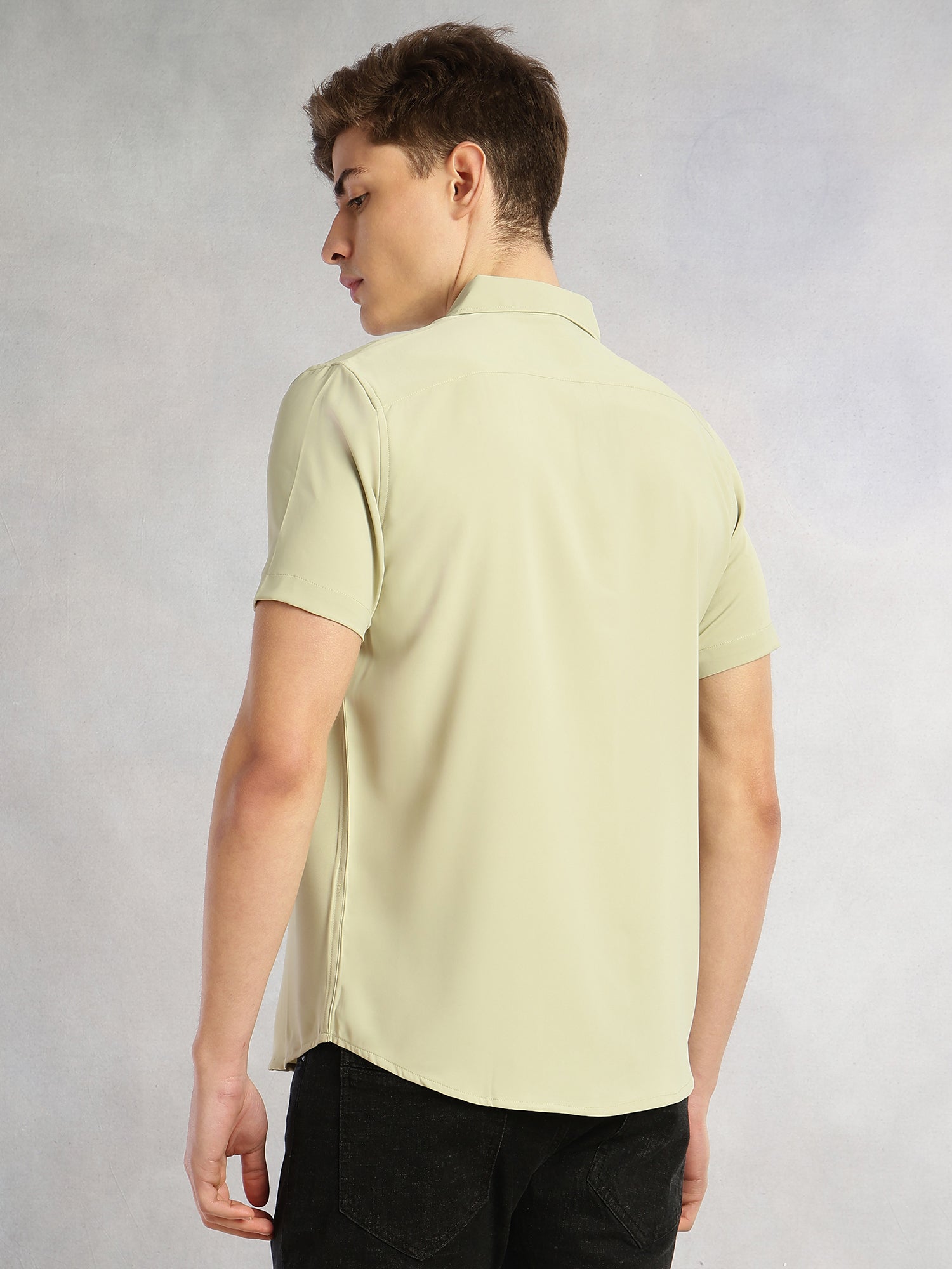 Thomas Scott Men Green Regular Fit Short Sleeves Spread Collar Solid Polyester Casual Shirt