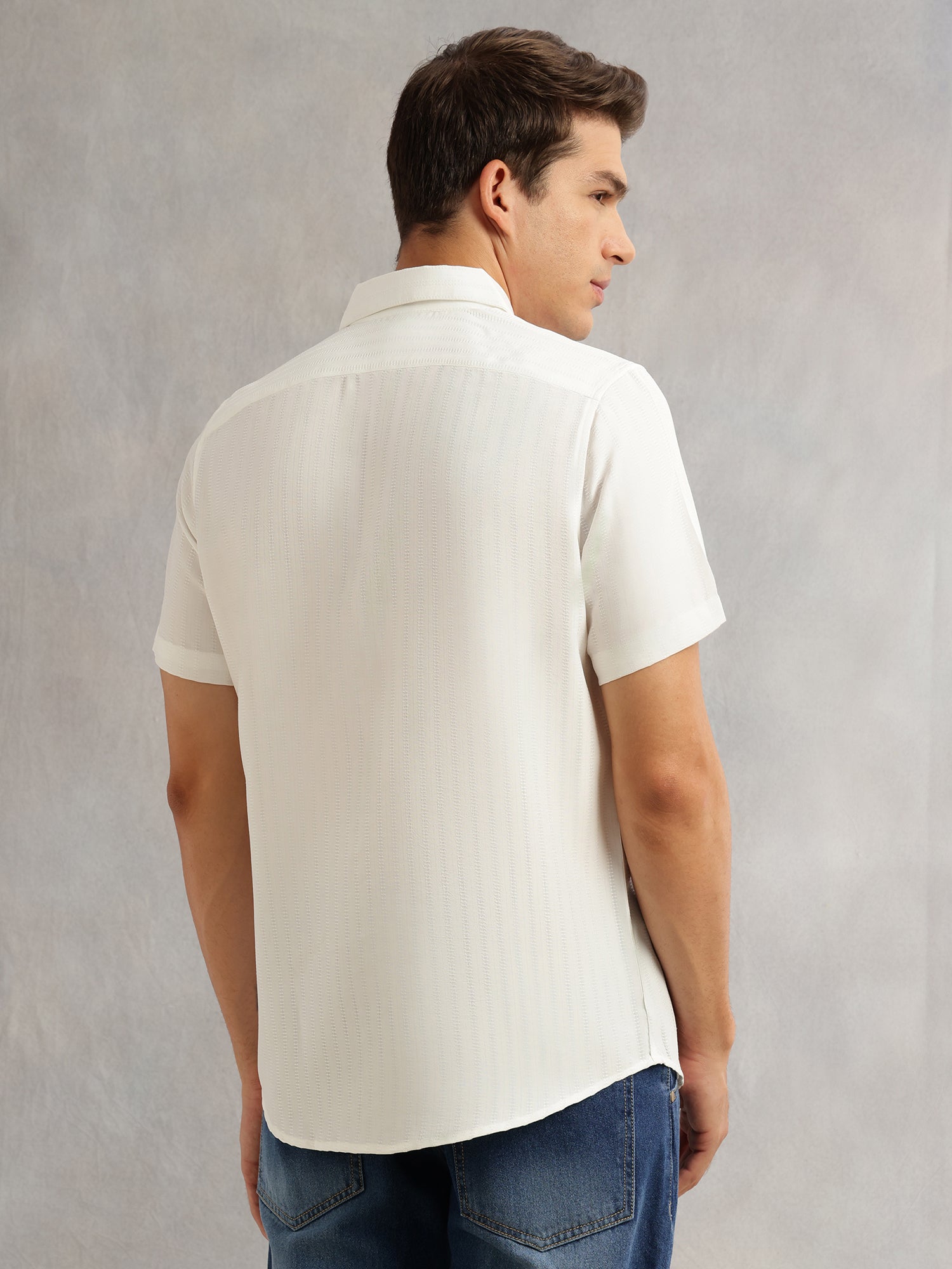 Thomas Scott Men White Premium Regular Fit Short Sleeves Spread Collar Polyester Casual Shirt