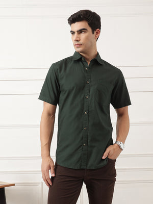 Bottle Green Regular Fit Short Sleeve Spread Collar Solid Oxford Cotton Casual Shirt For Men