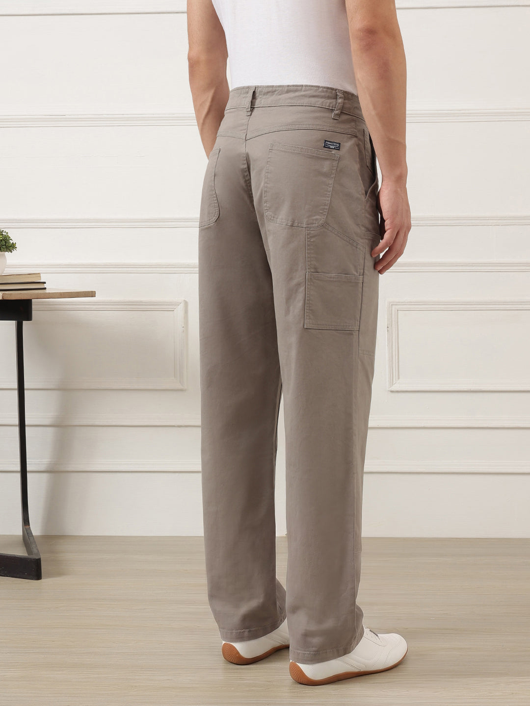 Grey Smart Easy Wash Regular Fit Mid-Rise Solid Woven Carpenter Trouser For Men