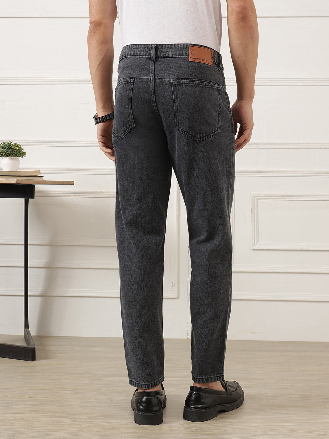 Dark Black Smart Carrot Fit Mid-Rise Clean Look Non-Stretchable Jeans For Men