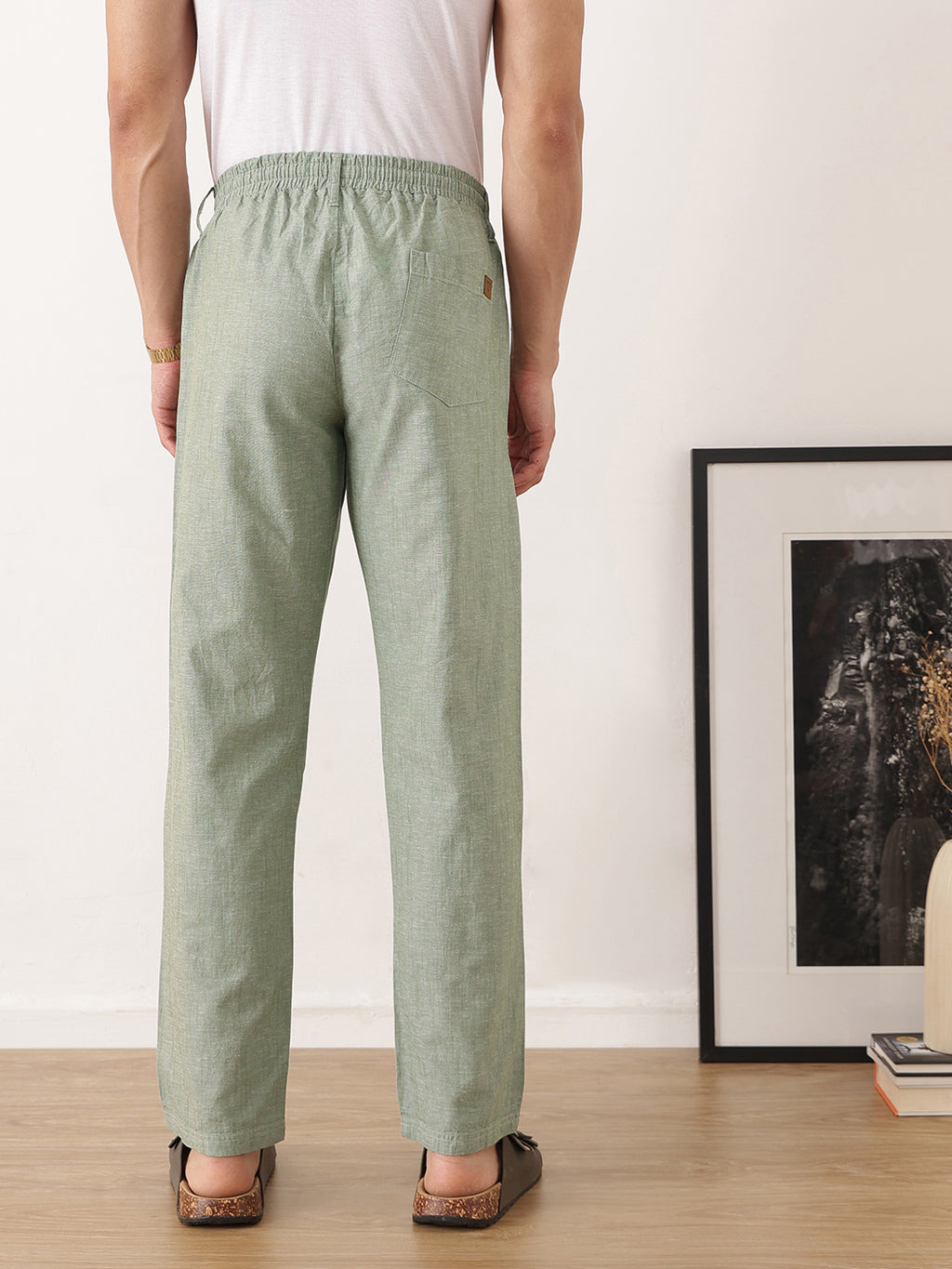 Thomas Scott Men Green Smart Relaxed Fit Mid-Rise Solid Cotton Linen Pleated Casual Trousers