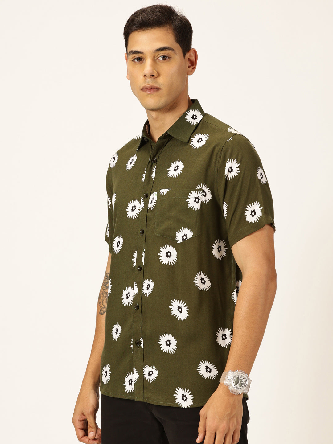 Thomas Scott Men Green Premium Short Sleeves Slim Fit Spread Collar Floral Printed Casual Shirt