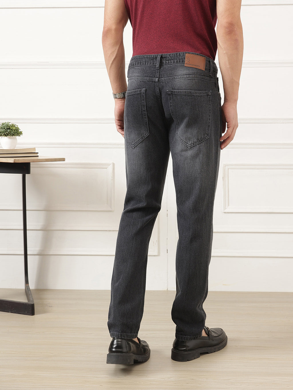 Mid Black Smart Slim Fit Mid-Rise Clean Look Non-Stretchable Jeans For Men