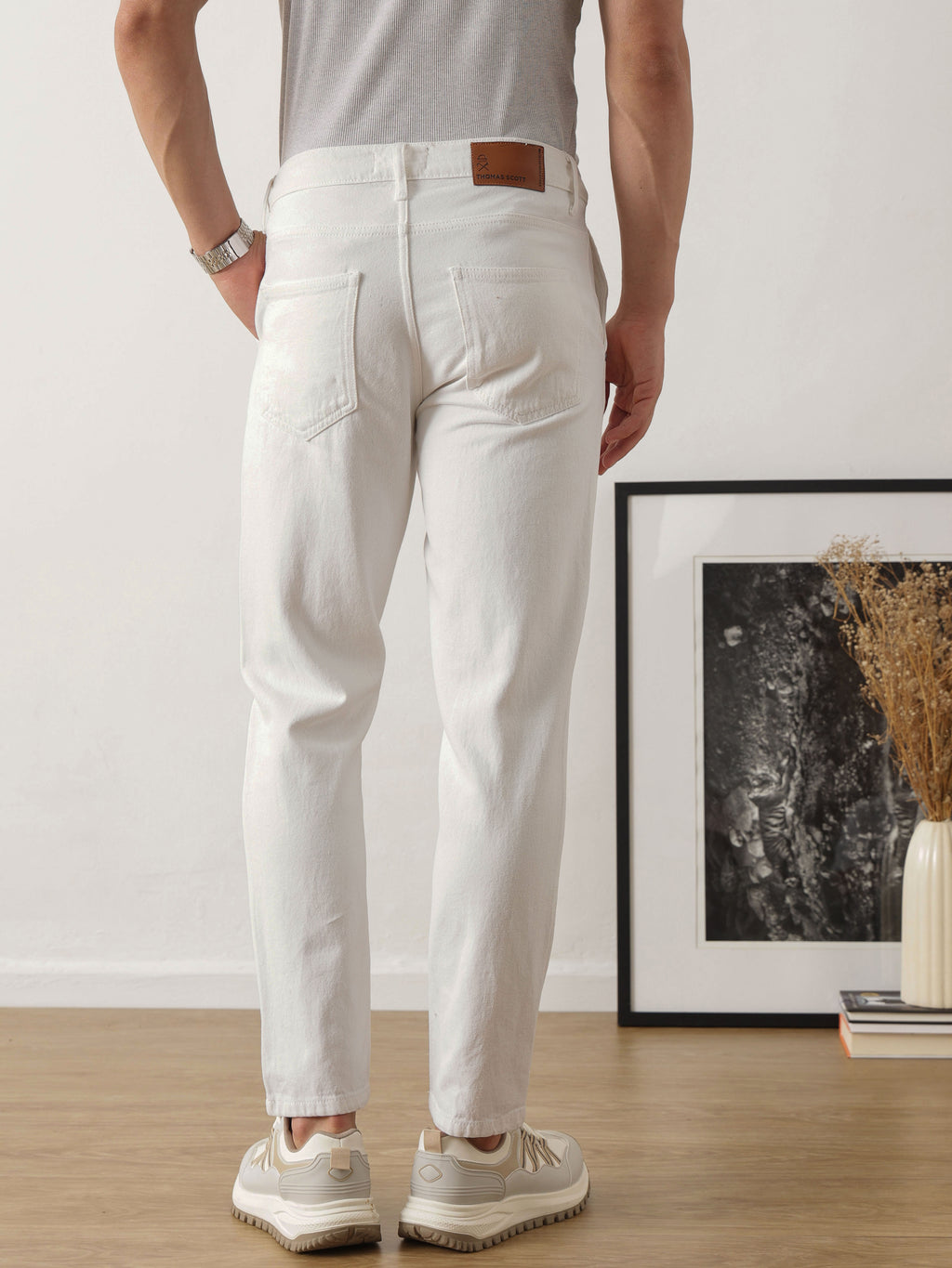 Thomas Scott Men White Carrot Fit Mildly Distressed Non Stretchable Jeans