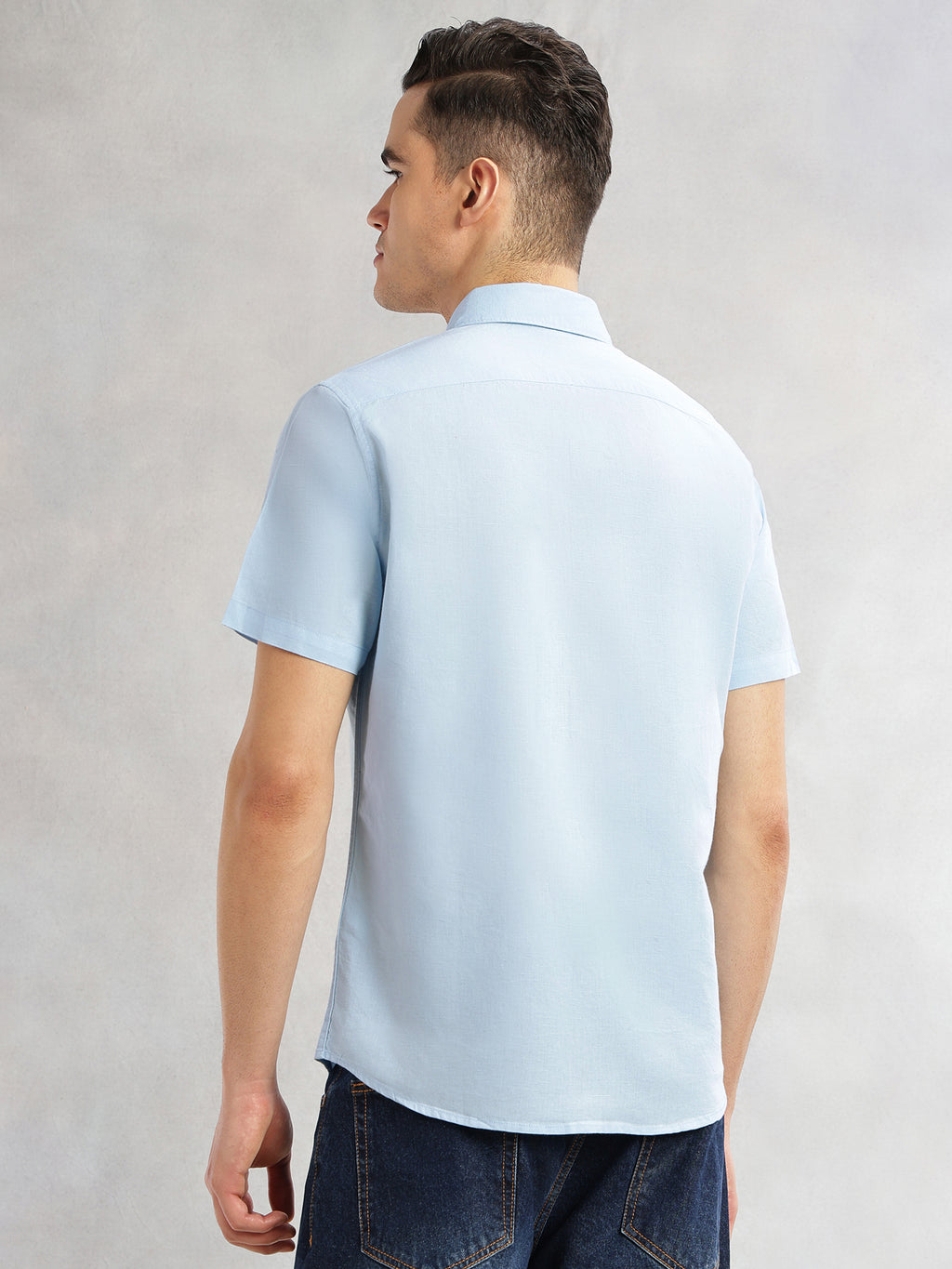 Thomas Scott Men Sky Blue Slim Fit Short Sleeves Spread Collar Solid Cotton Linen Casual Shirt