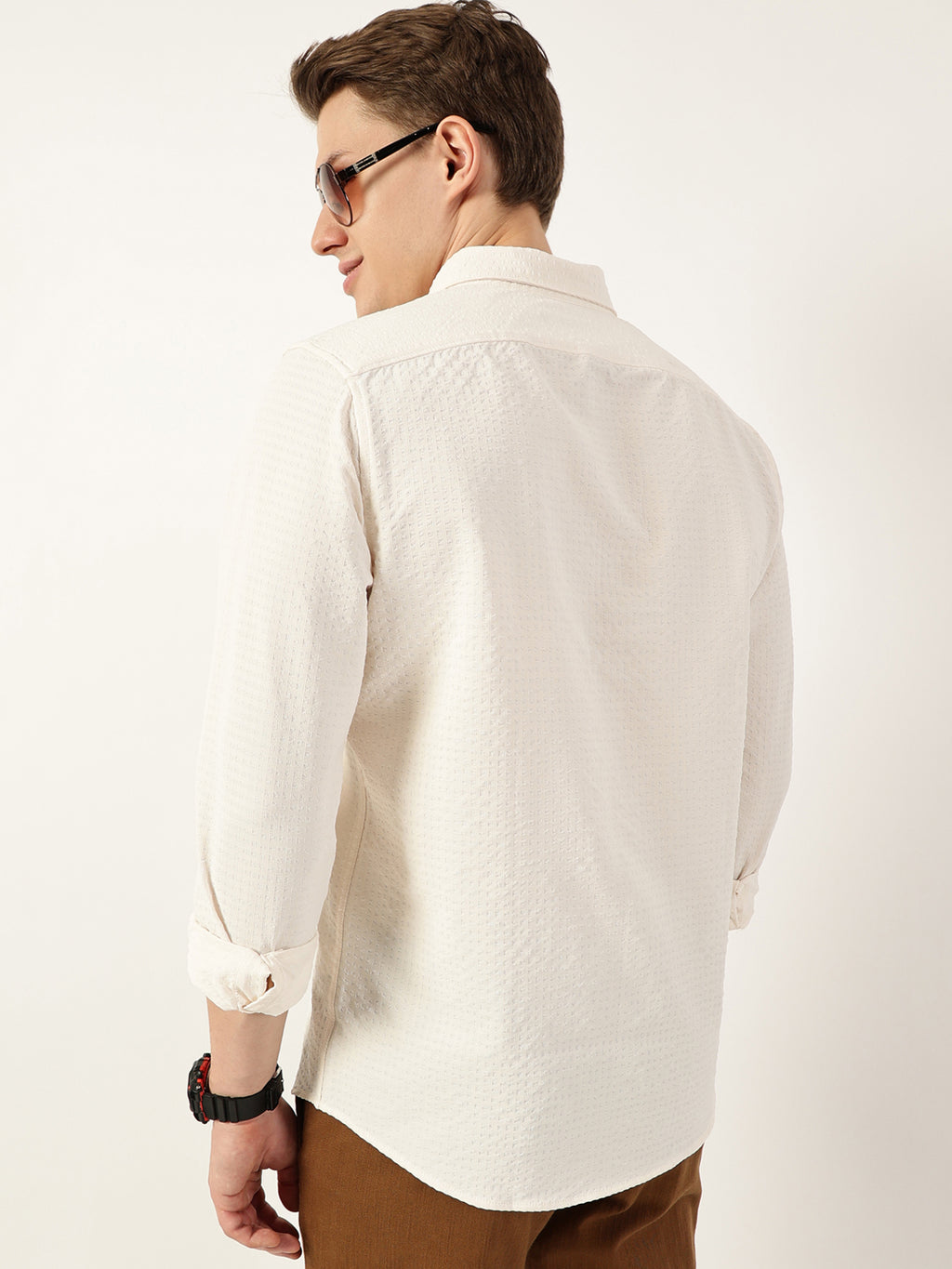 Thomas Scott Men White Smart Button-Down Collar Textured Solid Slim Fit Casual Shirt